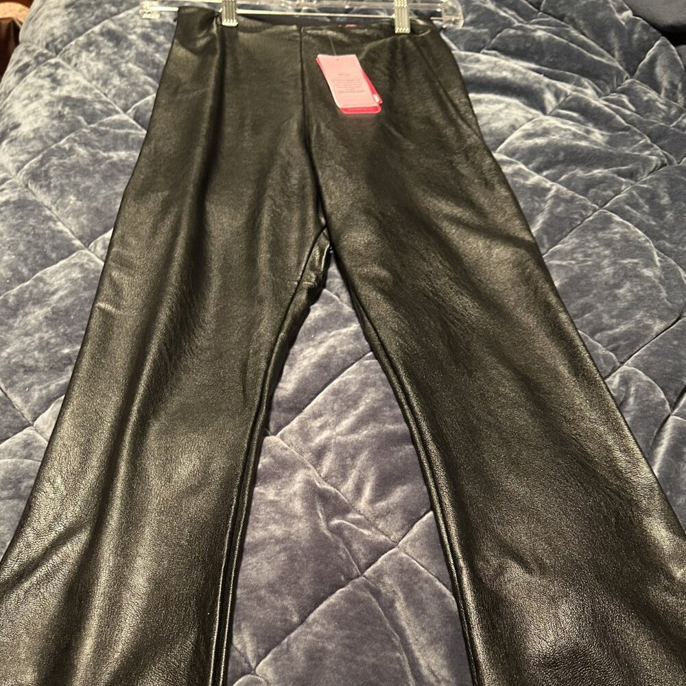 ✨Orig $138 NWT Commando Faux Cropped Leather Flare Leggings – Black M